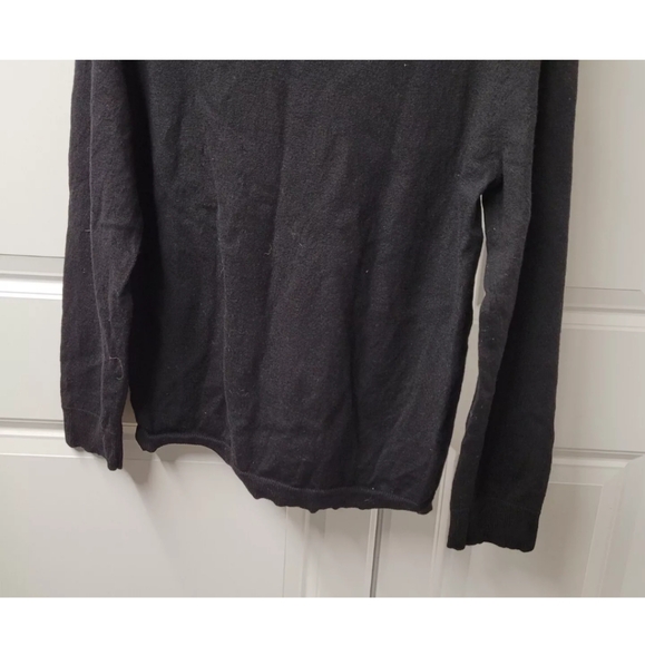 Gap Women's Sweater Size: Large Italian Merino Wool V-Neck - Picture 8 of 12